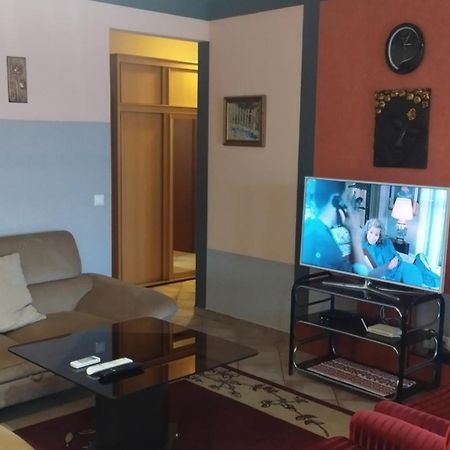 Tommy Apartman Hajdúszoboszló Buitenkant foto