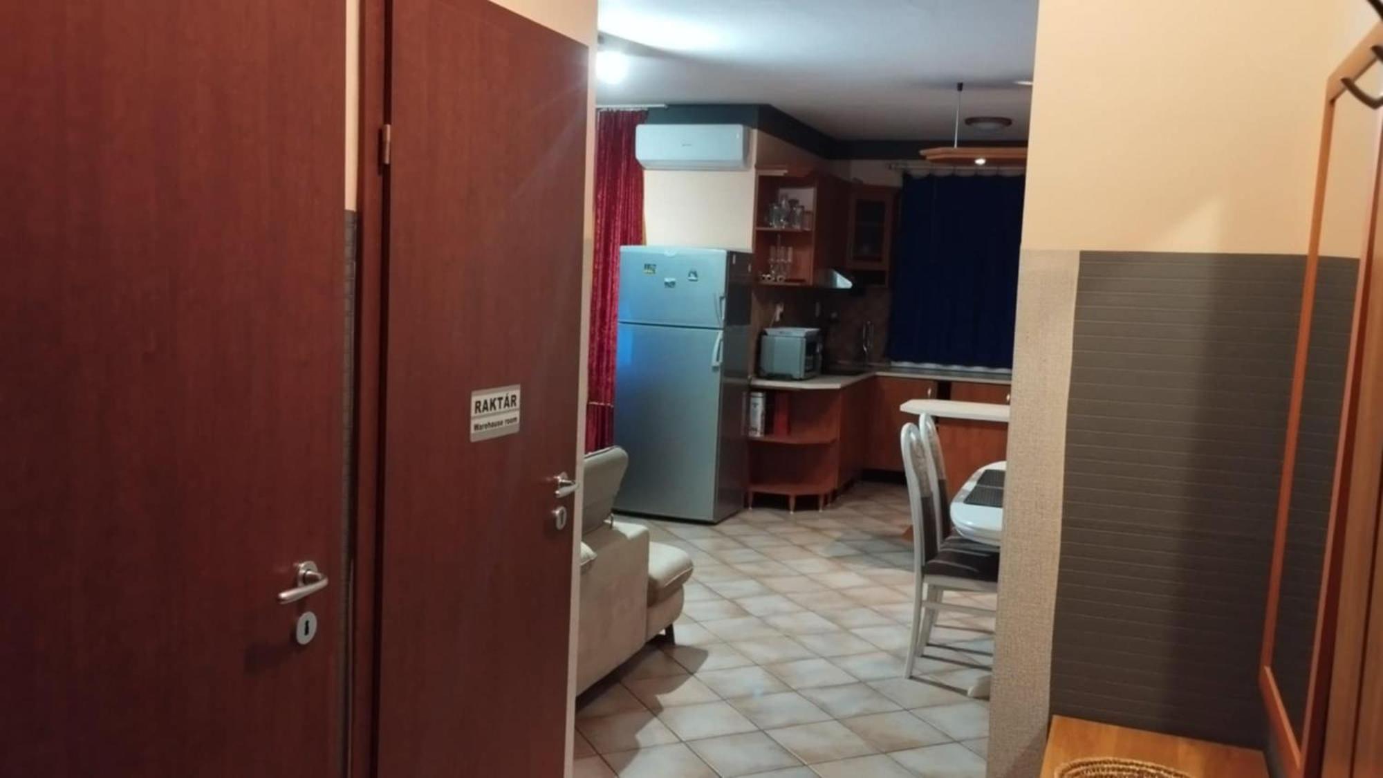 Tommy Apartman Hajdúszoboszló Buitenkant foto