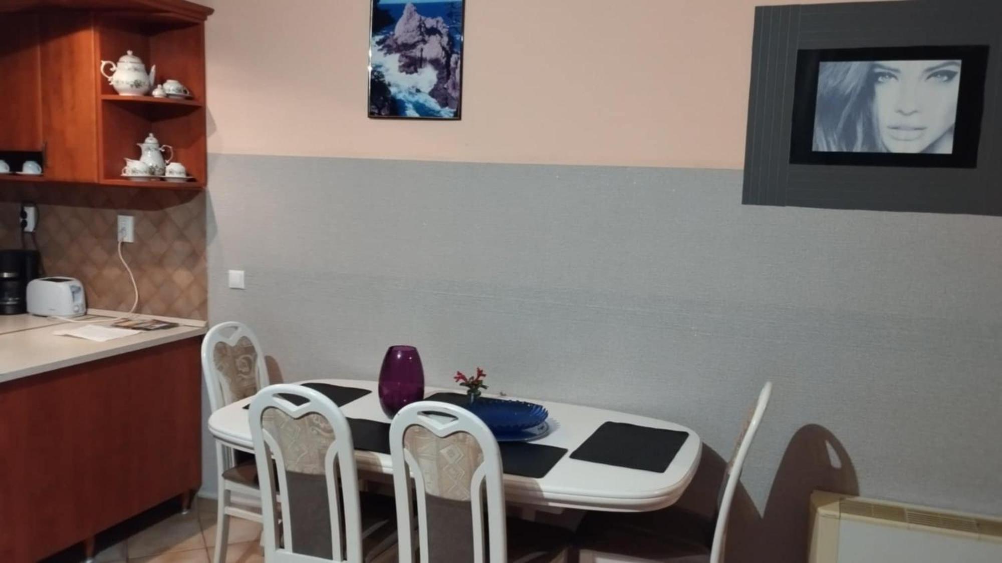 Tommy Apartman Hajdúszoboszló Buitenkant foto