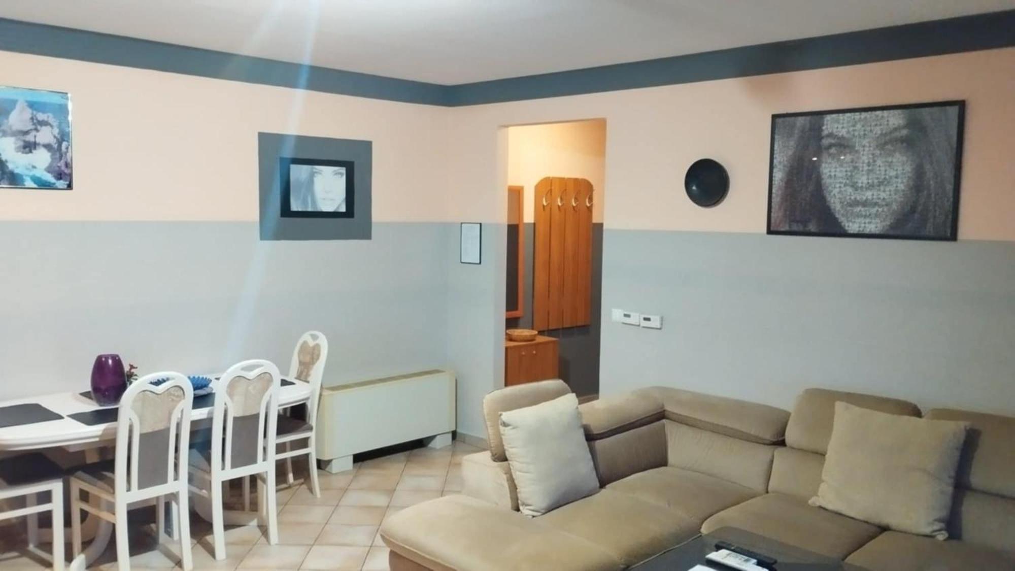 Tommy Apartman Hajdúszoboszló Buitenkant foto