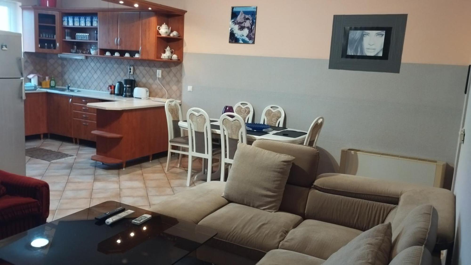 Tommy Apartman Hajdúszoboszló Buitenkant foto