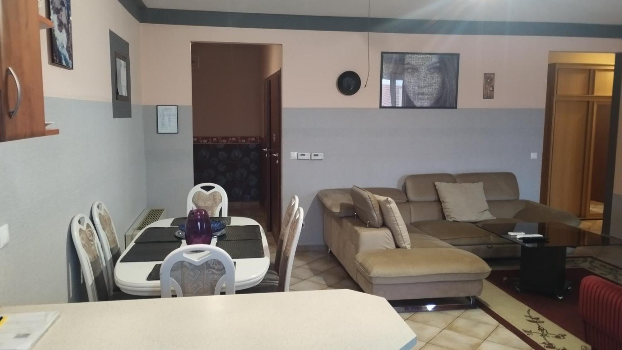 Tommy Apartman Hajdúszoboszló Buitenkant foto