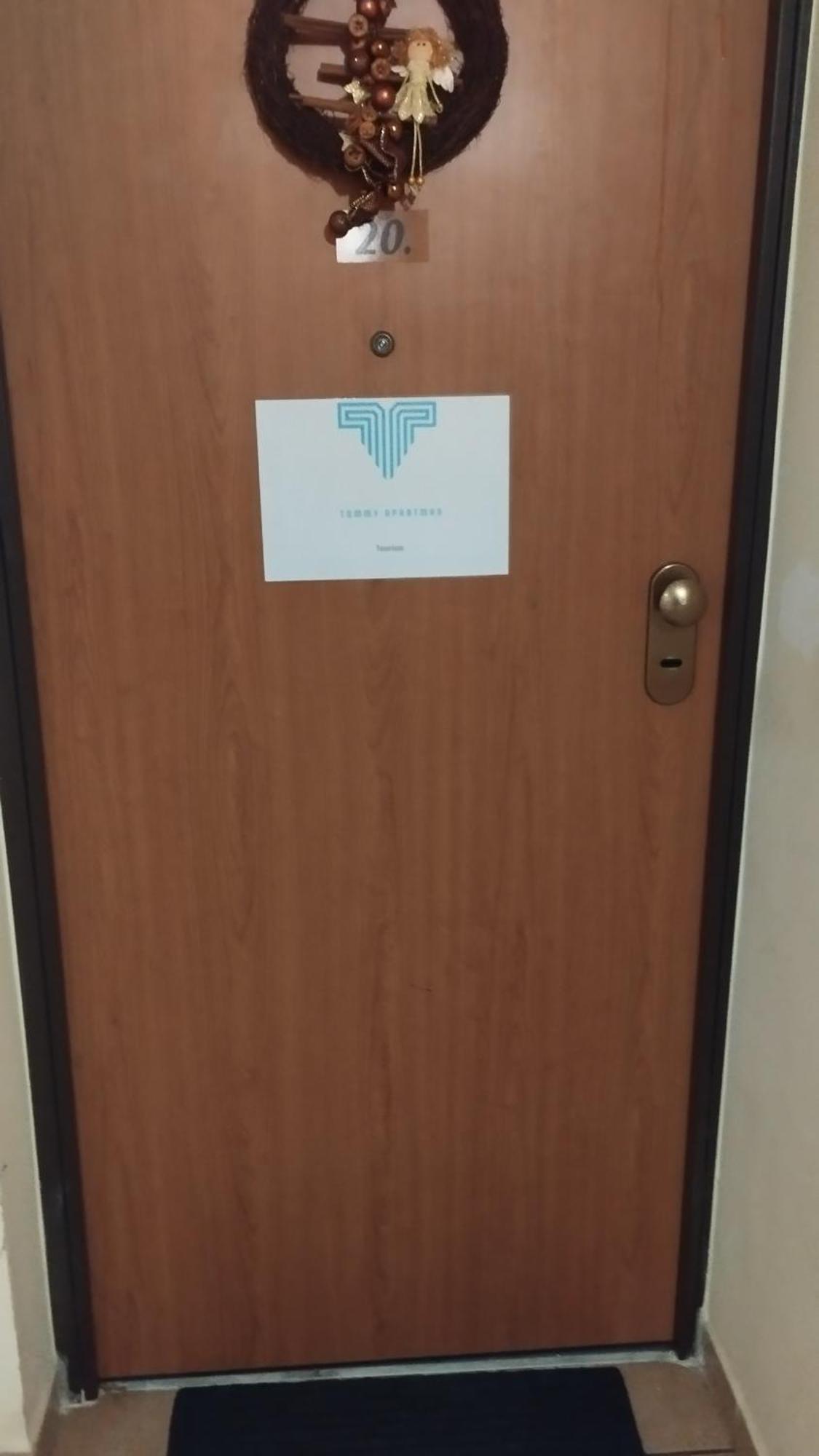 Tommy Apartman Hajdúszoboszló Buitenkant foto