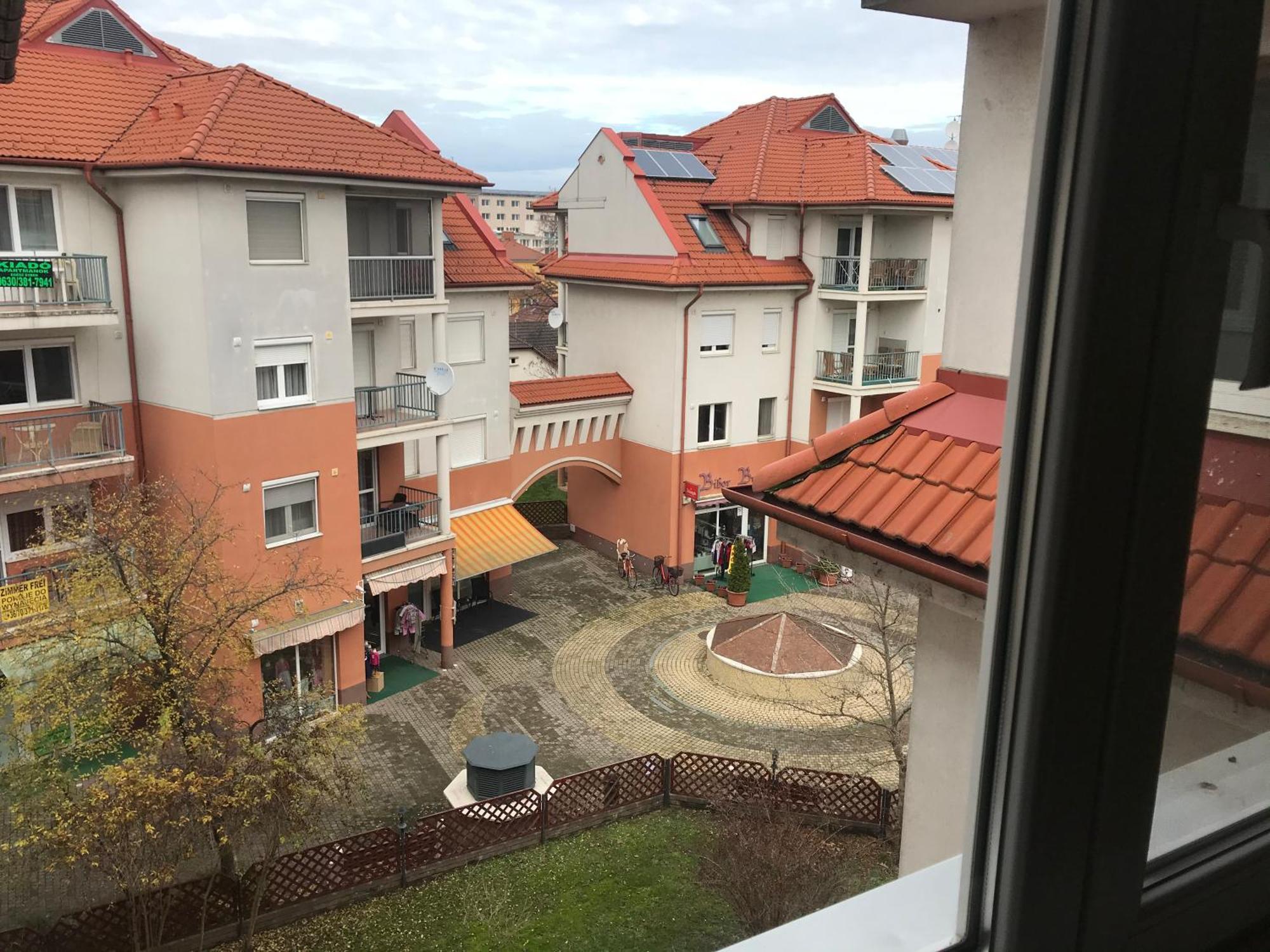 Tommy Apartman Hajdúszoboszló Buitenkant foto