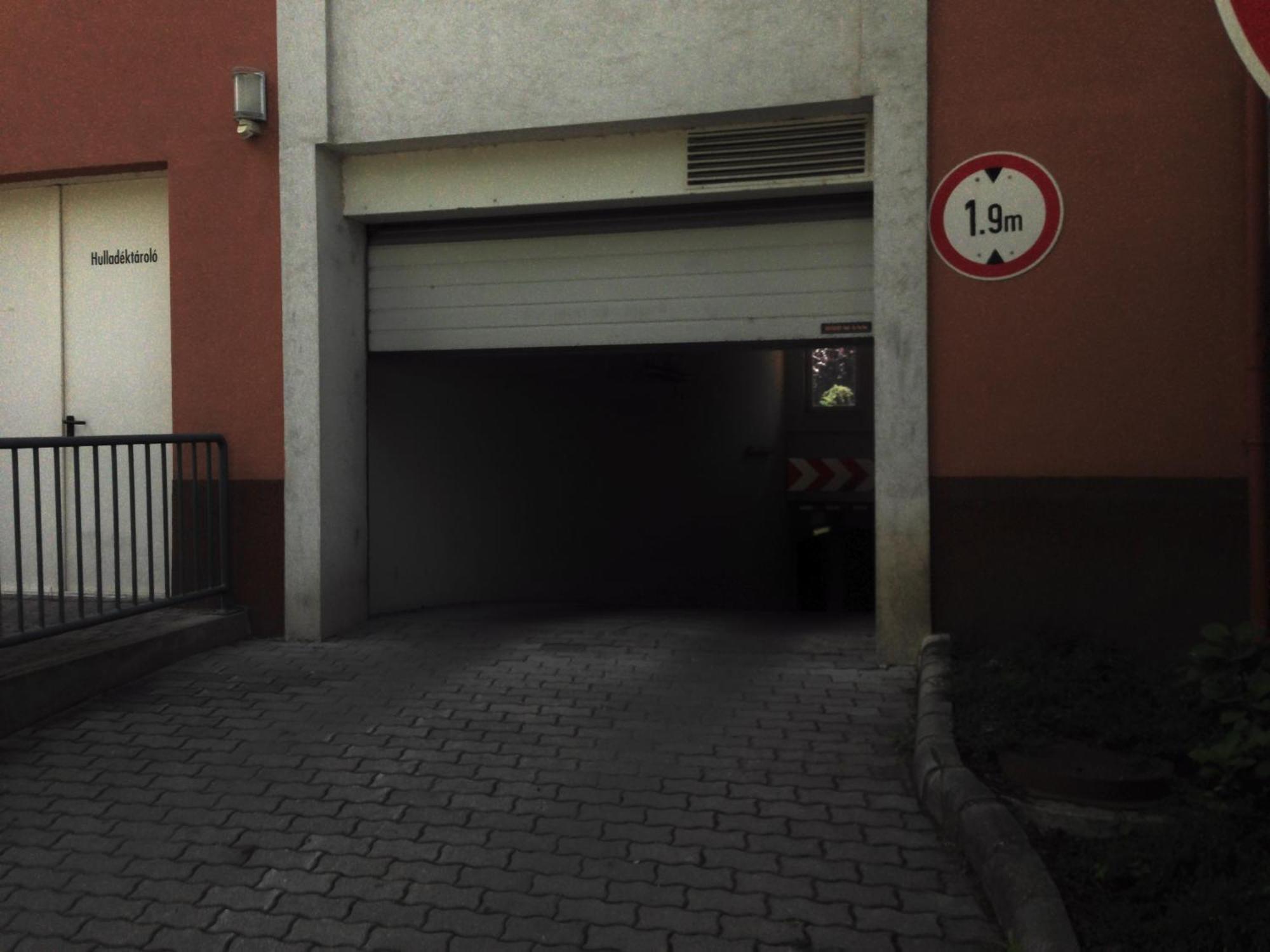 Tommy Apartman Hajdúszoboszló Buitenkant foto