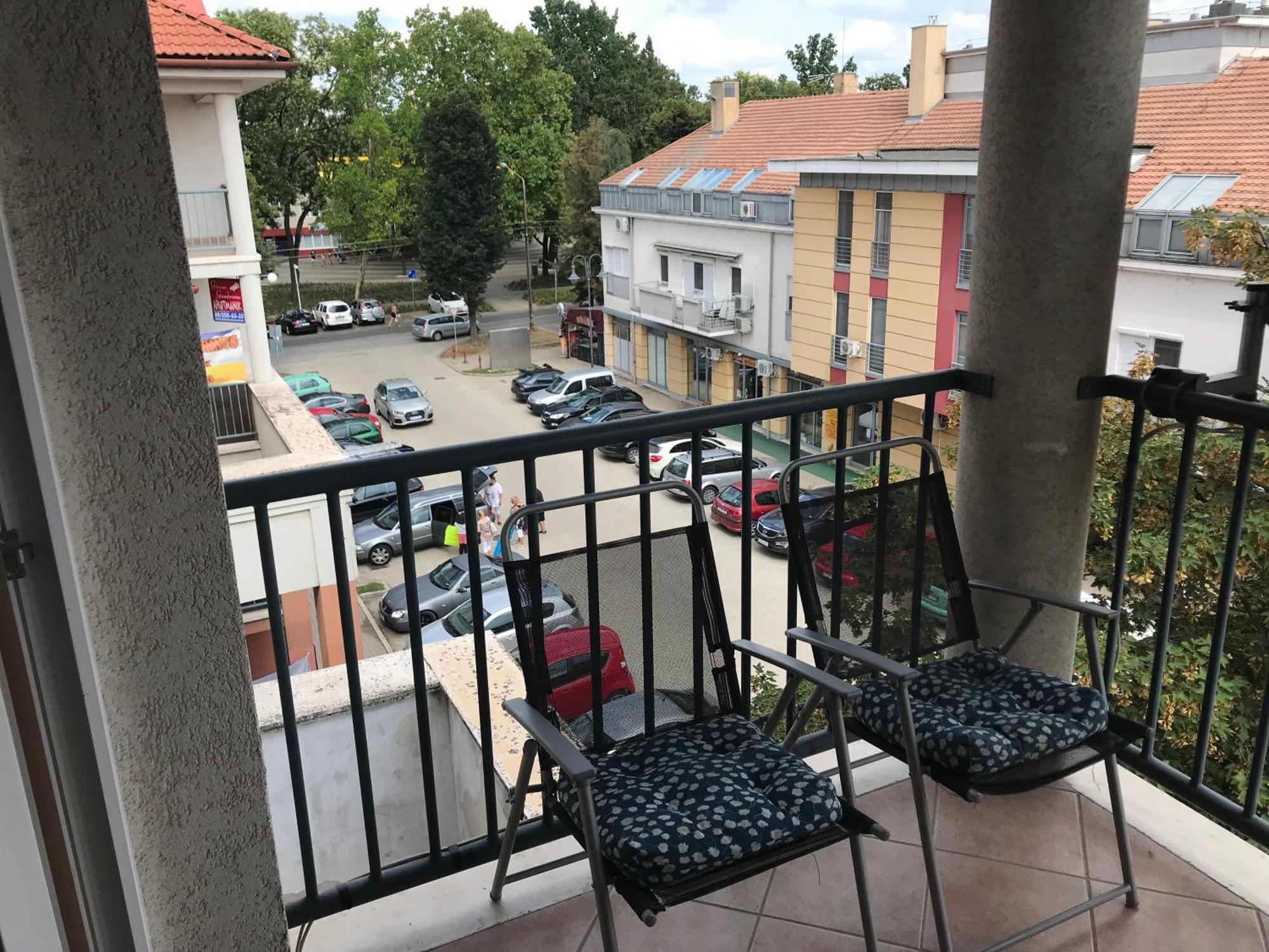 Tommy Apartman Hajdúszoboszló Buitenkant foto