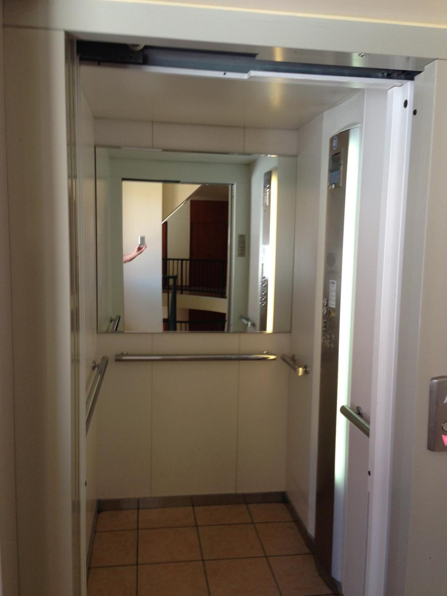 Tommy Apartman Hajdúszoboszló Buitenkant foto