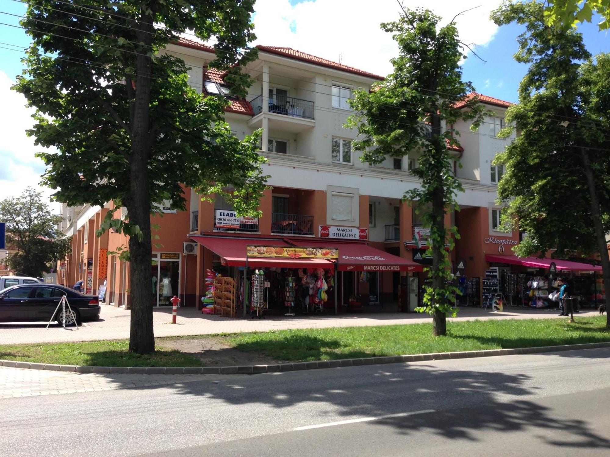 Tommy Apartman Hajdúszoboszló Buitenkant foto