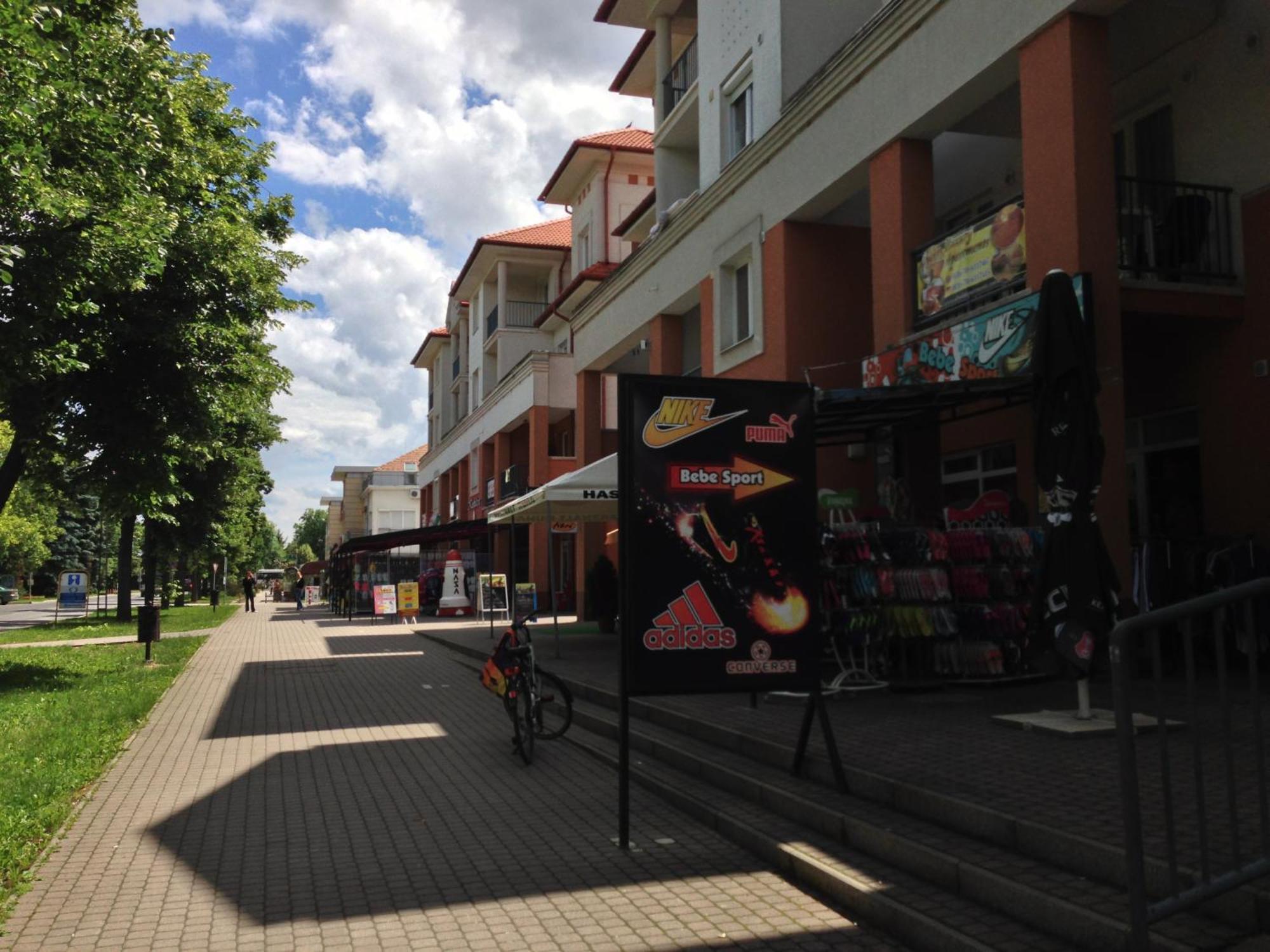 Tommy Apartman Hajdúszoboszló Buitenkant foto
